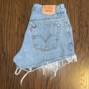 Levi 550 highwaisted shorts